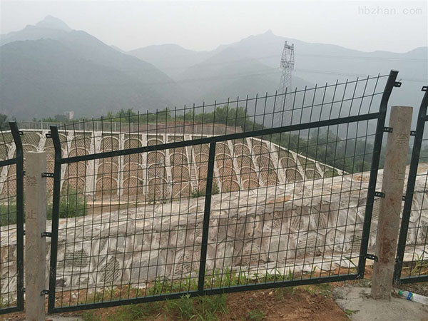 防護(hù)柵欄