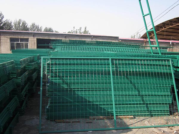 公路隔離柵